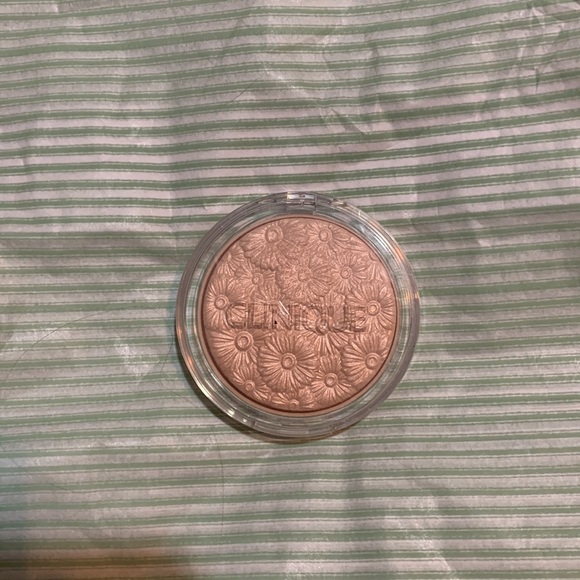LE Clinique Flower Highlighter in Lunar Pop - Picture 3 of 3